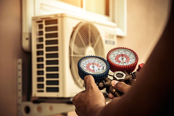 Professional Hvac Maintenance technician working in Willow Grove, TX